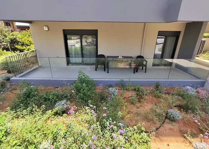 Brand New Condo Next To The Beach, Peaceful Square, Garden View