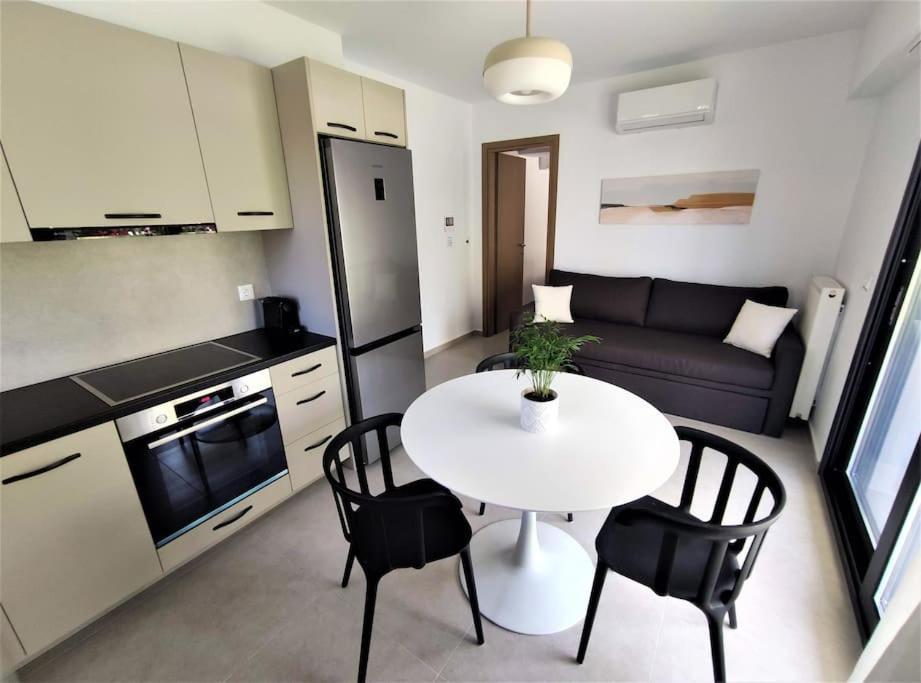 Brand New Next To The Beach, Peaceful Square, Garden View Appartement *