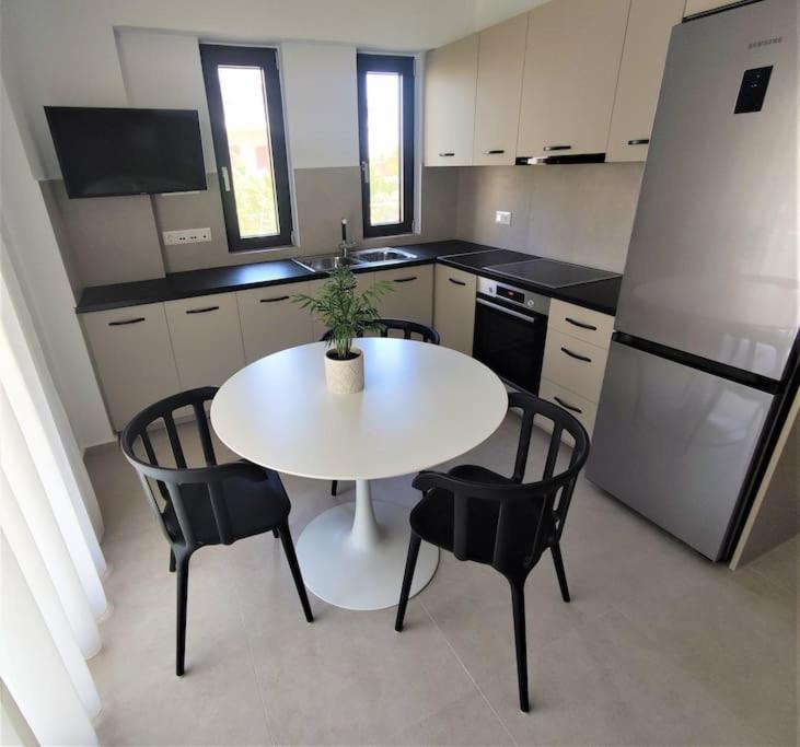 Brand New Next To The Beach, Peaceful Square, Garden View * Réthymnon